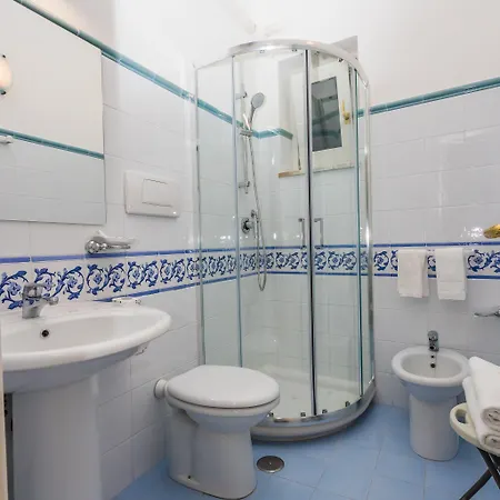 La Piazzetta Guest house 4*