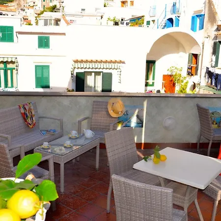 La Piazzetta Guest house 4*